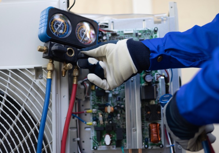 NALK Cooling & Heating technician conducting regular HVAC maintenance.